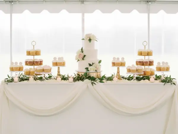 Cake/Cupcake Table